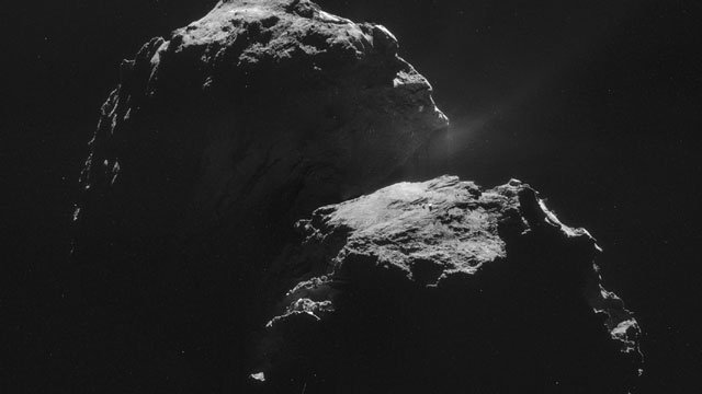 Two chunks of the same comet buzzing Earth this week