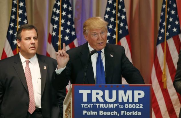 SNL skewers Chris Christie's 'sad, desperate' press conference with Donald Trump